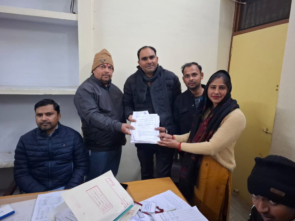 रचना ने निर्दलीय किया नामांकन