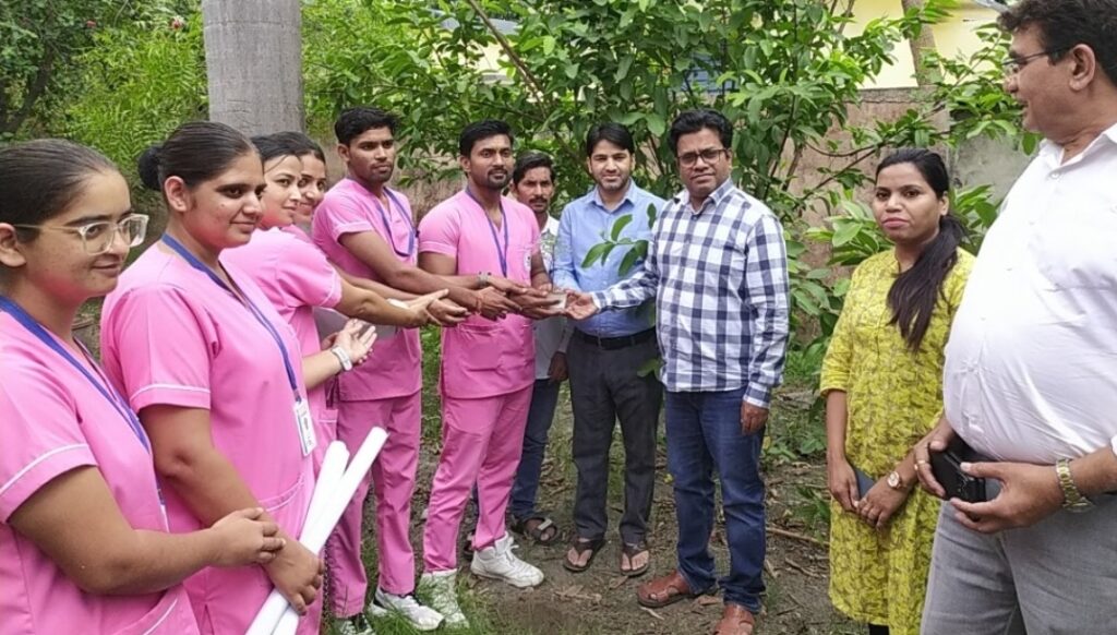 विश्व पर्यावरण दिवस पर सीएचसी में किया पौधारोपण