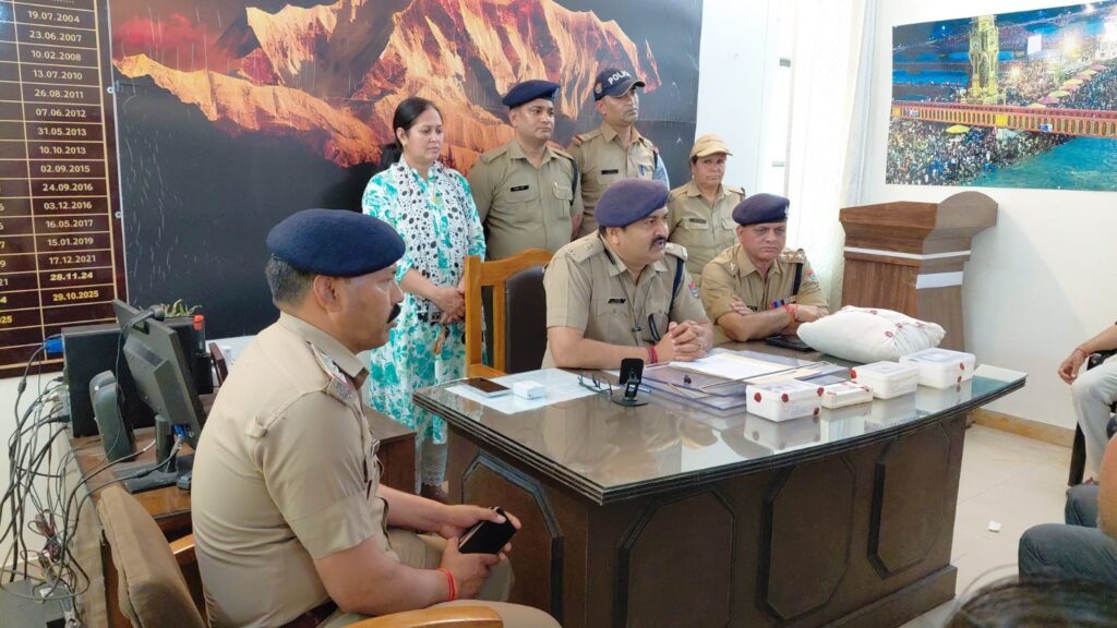 पहले चारपाई से बांधे हाथ पैर, फिर तकिए से मुंह दबाकर कर दी पति की हत्या